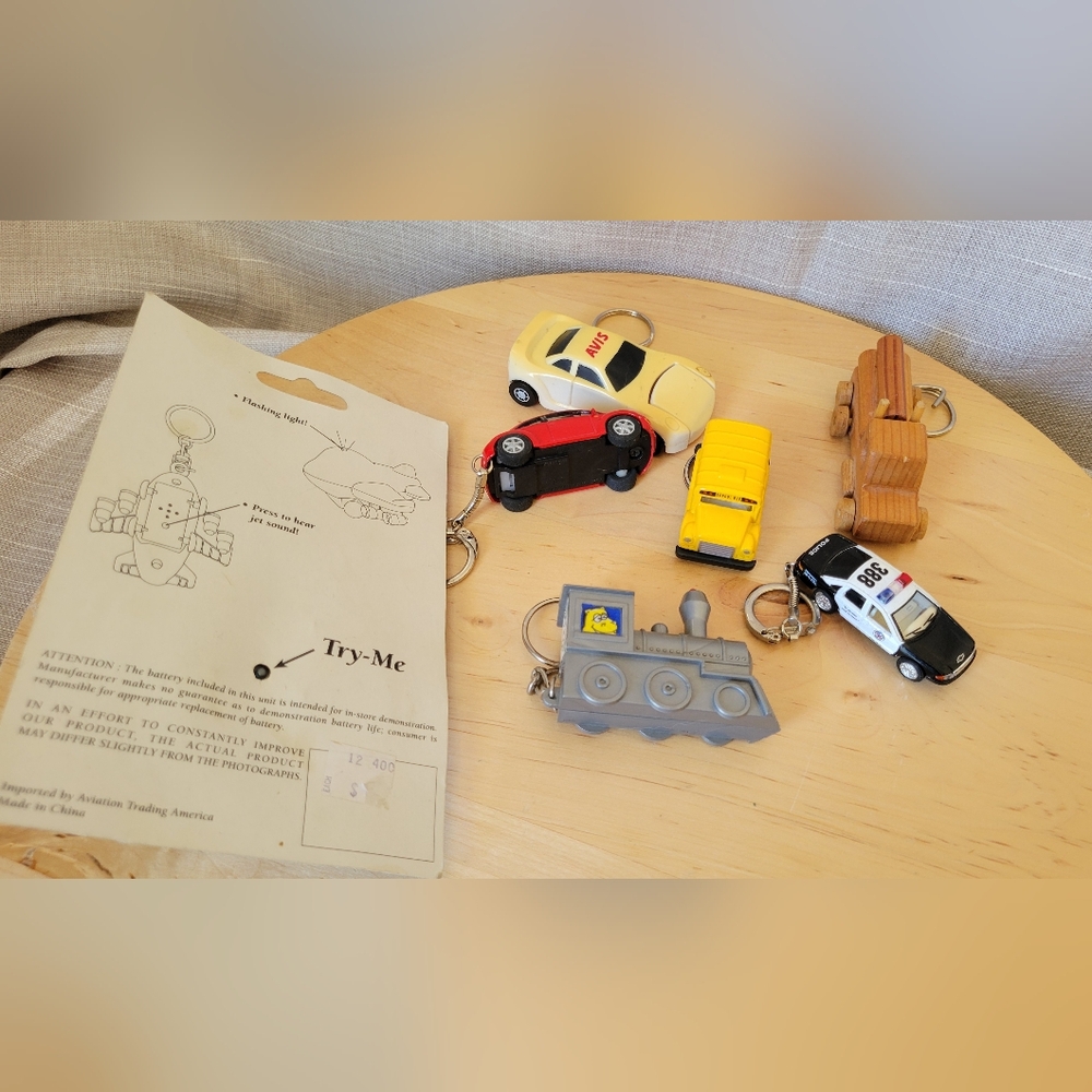VTG 1990's Lot of 7 Car, Airplane,Train Keychain Keyring Classic LogoKey & Card - Picture 7 of 11